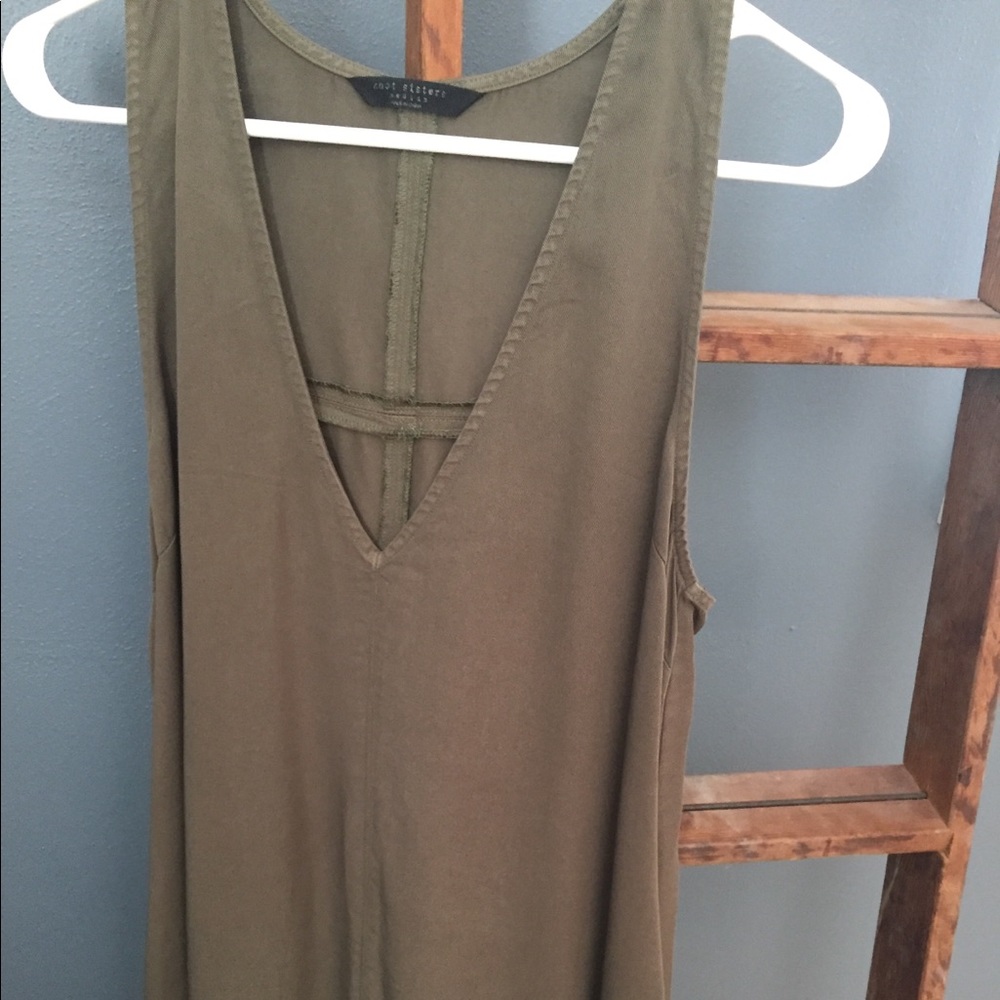 Boutique dress. Never worn, pockets. Super soft.